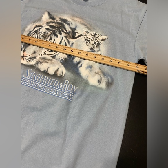Siegfried and Roy mirage Las Vegas white tiger tee shirt - Picture 3 of 4